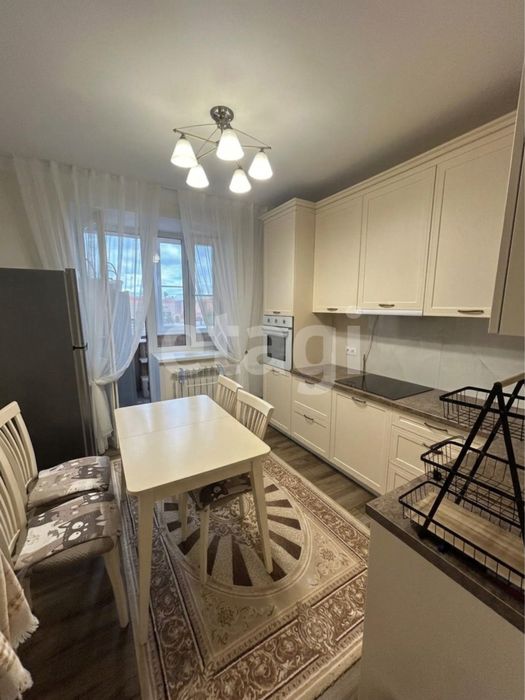 Продам 3х комнатнуб квартиру!
