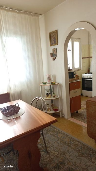 Apartament 4 camere, balcon, Ploiești