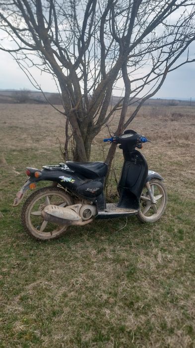 Vând aprilia scarabeo 49cc 2t fac și schimb