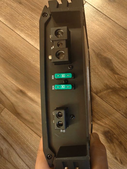 Amplificator auto statie Alpine A-60M + cadou Rux Knob 2