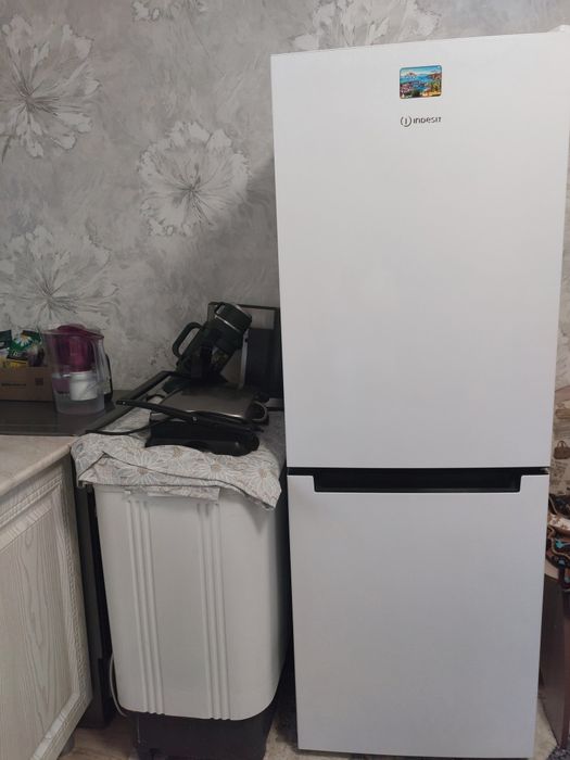 Продам холодильник INDESIT