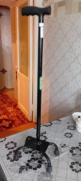 Продам трость четырехопорная