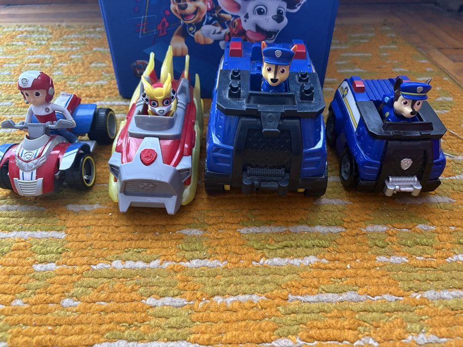 Set jucării Paw Patrol + taburet cu spațiu de depozitare (12 piese)