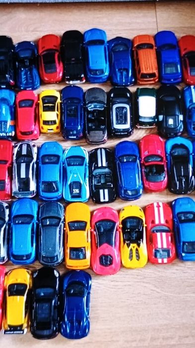 Lot masinute metalice jucarii copii peste 300 buc Burago Maisto etc