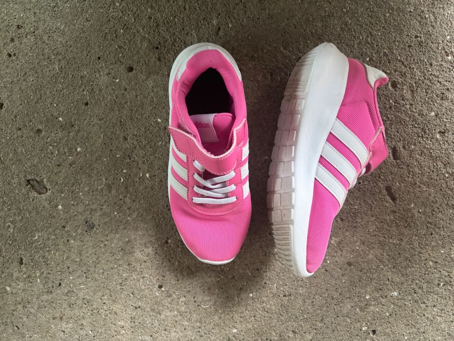 Детски спортни обувки