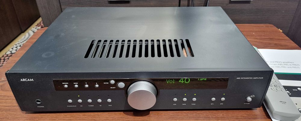 Amplificator Arcam Diva A85 cu telecomanda originala