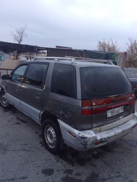 Митсубиси спейс вагон