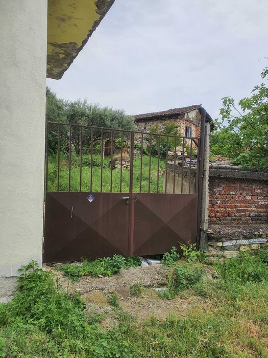 Къща на два етажа с. Петрово община Сандански