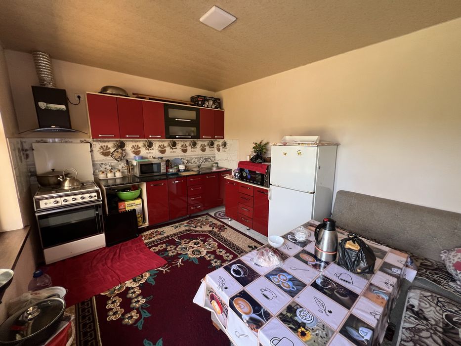 Дом селекция 5 соток 6 комнаты,цена 115000 у.е