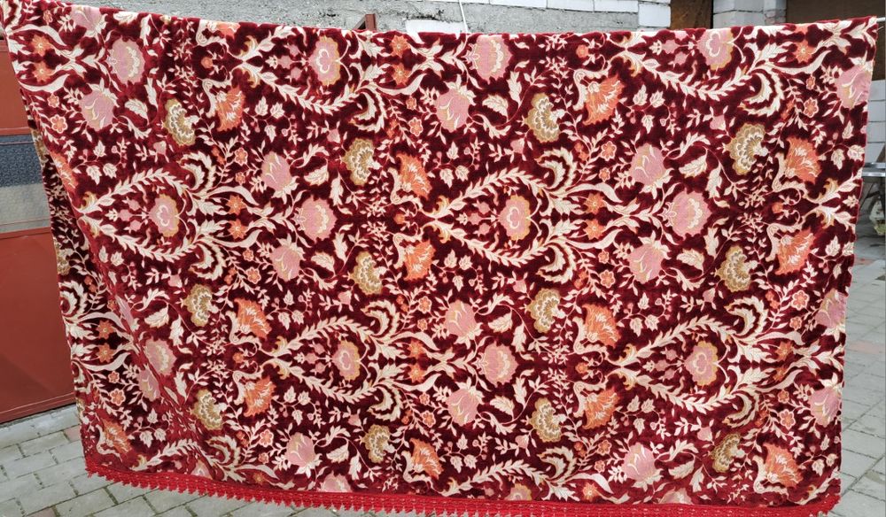 Carpeta vișinie cu flori