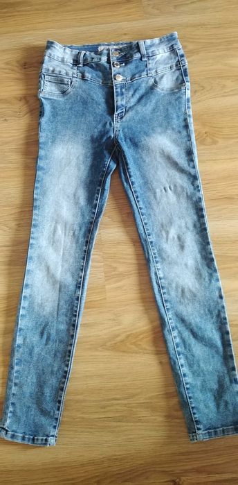 Дамски дънки с висока талия