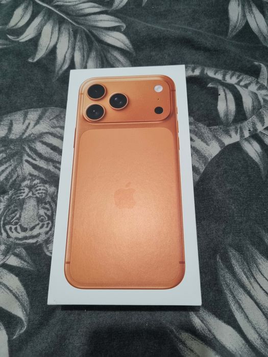 Vând iPhone 17 pro Max 2TB