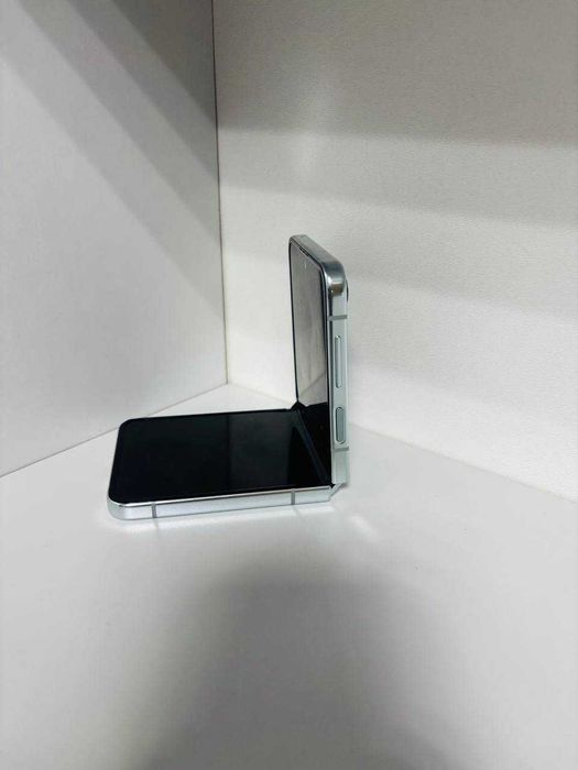 Samsung Galaxy Z Flip 5 512гб {{Алматы}} 876862