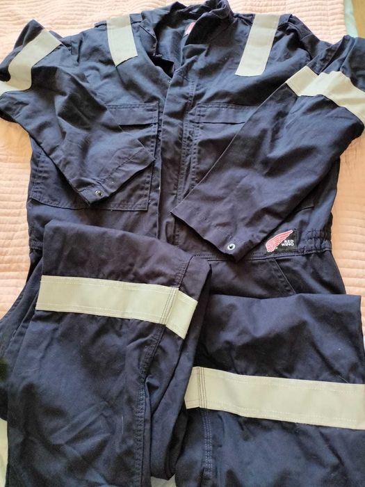 Продаю рабочие комбинезоны б/у