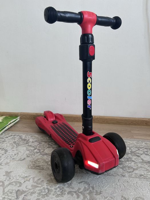 Самокат с дымом с музыкой +с блютузом