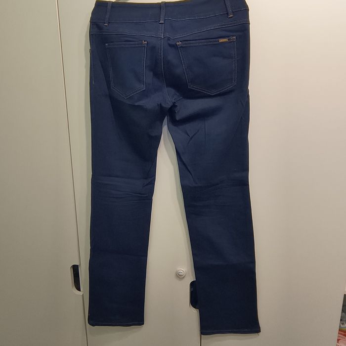 Дамски прави дънки