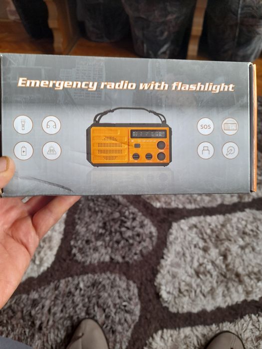 Vind radio portabil și la curent solar si cu dinam nou