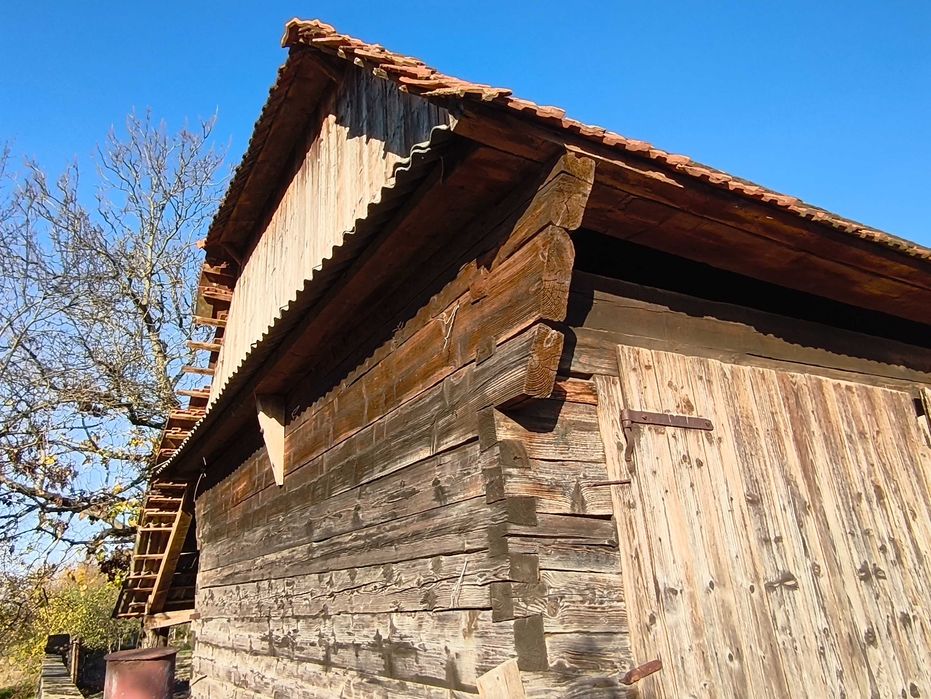 Șură din lemn de brad