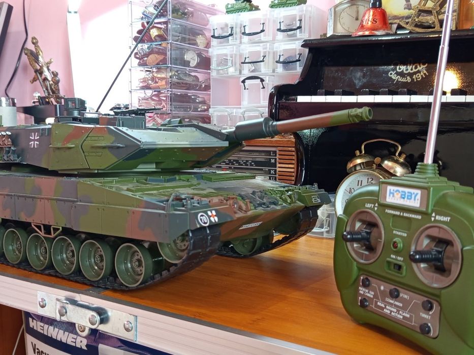Machetă Tanc  Leopard 2A5 cu telecomanda 27mhz.