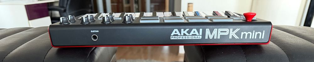 AKAI MPK mini MIDI контролер – запазен