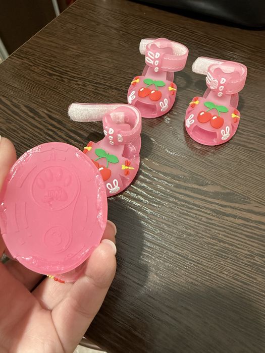 Продам обувь для собак мелких пород