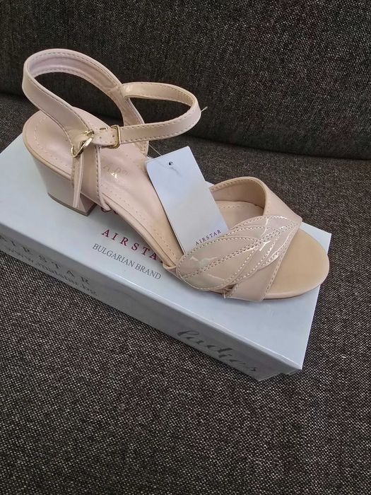 Бежови сандали на ток 39н