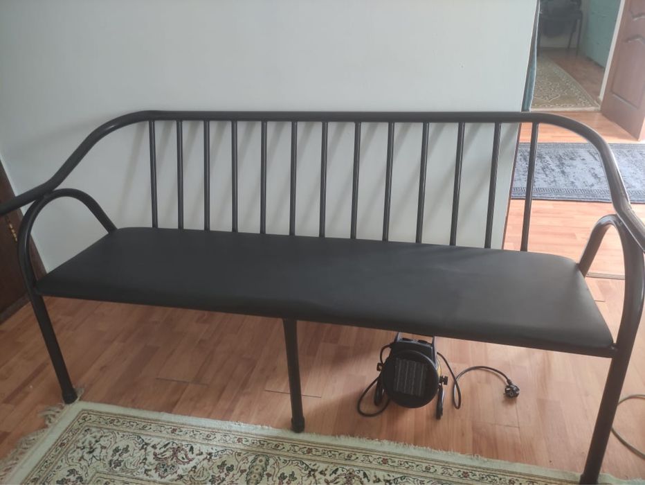 Скамейка Черного цвета