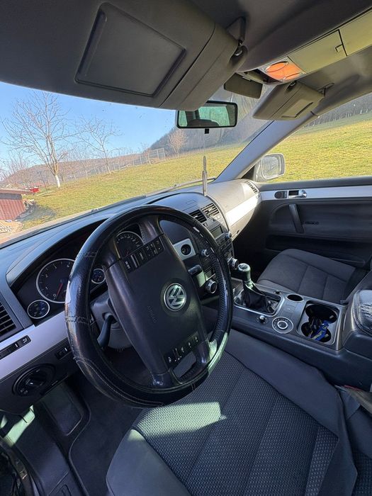 Vând Volkswagen Touareg