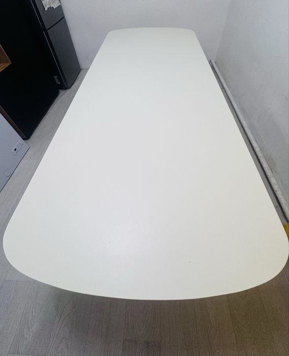 Стол для гостинной и кухни