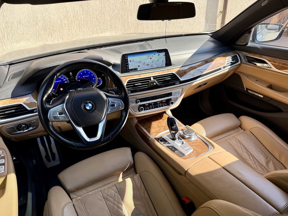 BMW 750i M Pachet / 450 CP / 2017 / Impecabil