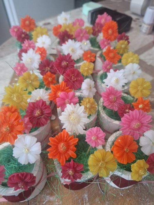 Сапунени цветя в кашпи.