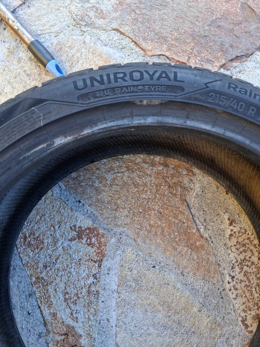215 40 17 UNIROYAL