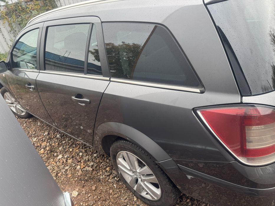 Опел Астра Н на части