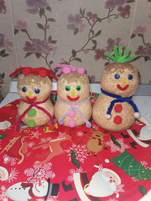 Andreiuți omuleți cu par verde de grau de Sf Andrei pentru bunăstare