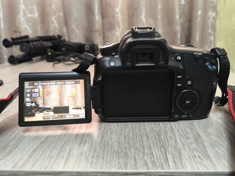 Фотоаппарат Canon 60D (18 МП), с объективом, вспышкой, аксессуарами