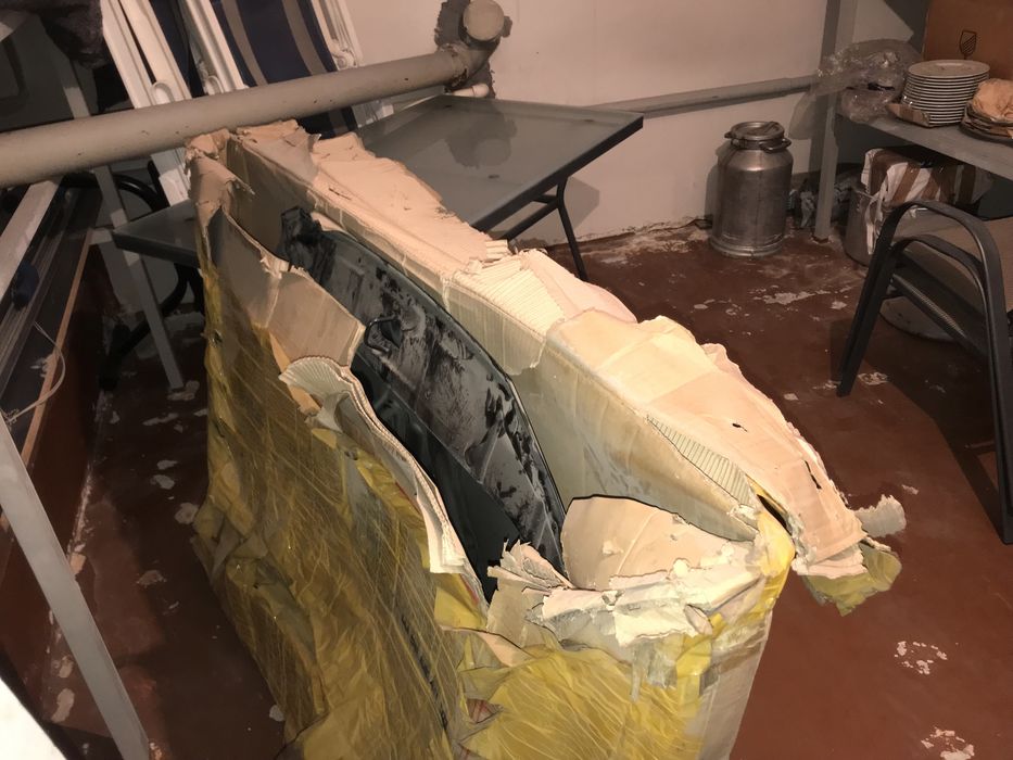 Toyota Corolla 2005 г. СРОЧНО ПРОДАМ бампер,решётка радиатора,капот