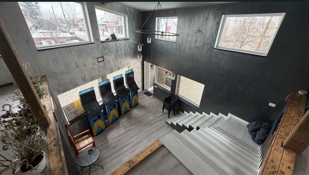 Spațiu comercial mare de închiriat – 2 niveluri – vizibilitate bună