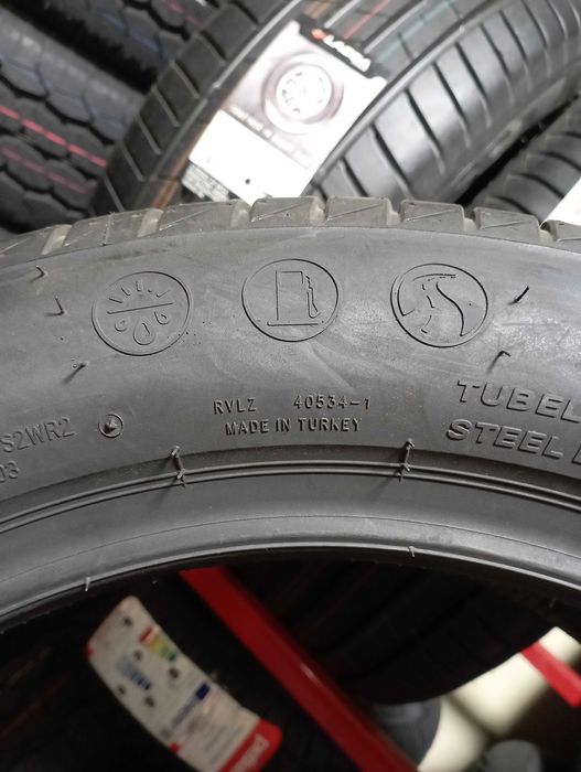 Lassa Revola 215/50 R17 95W XL