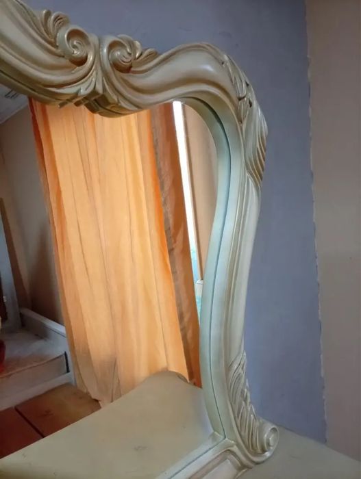 Женский стол.