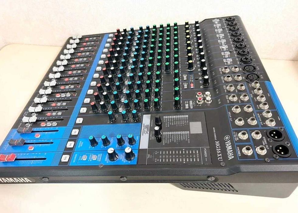 Микшерный пульт Yamaha MG16XU