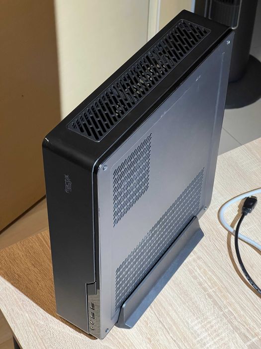 Кутия Fractal Design Node 202 ITX