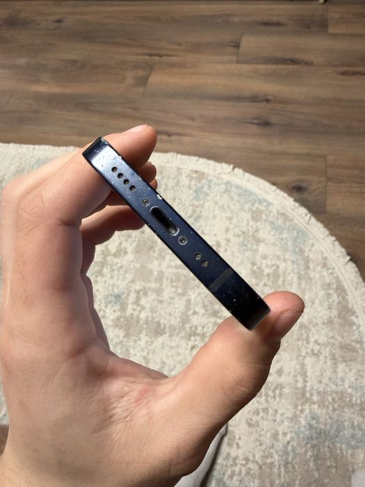 Айфон 12 мини.