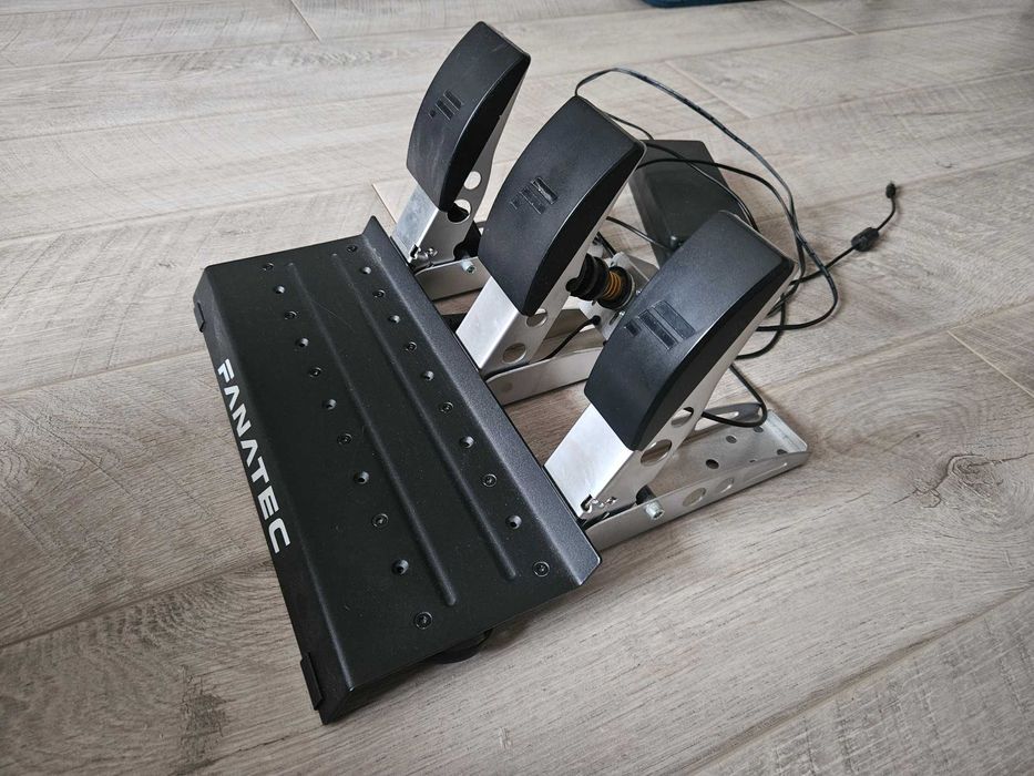 Fanatec CSL Elite база, волан и CSL Pedals