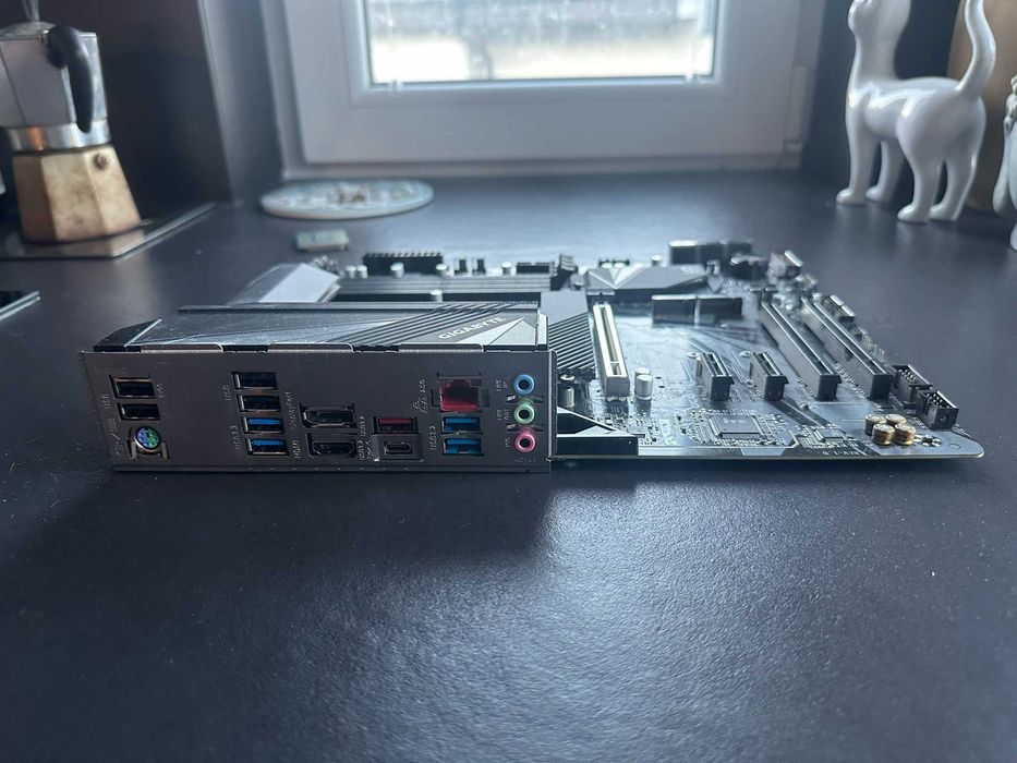 Intel Core i5 12600K + Gigabyte Z690 UD (DDR5)