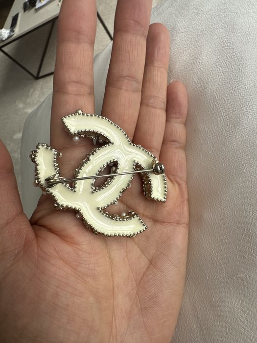 Продам брощь  Chanel