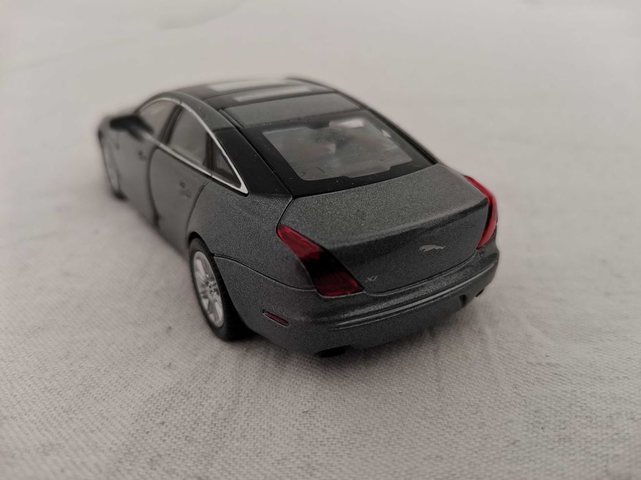 Продавам детски колички на производителите "Kinsmart" и "Welly"