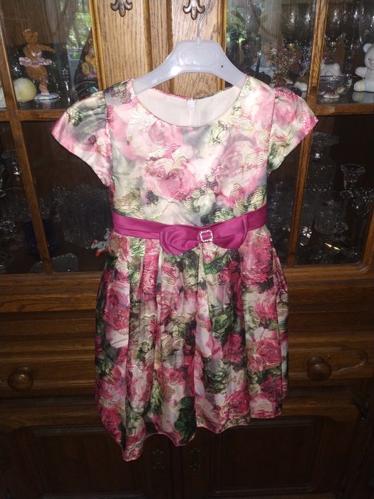 Vând rochie elegantă și rochie Zara 3-4 ani