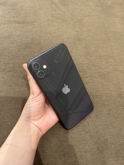 iPhone 11 в хорошем состоянии.