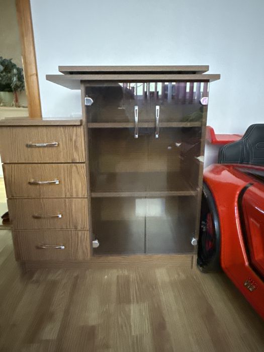 Servanta/comoda TV cu vitrina si sertare