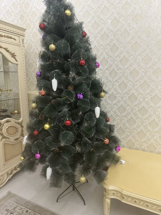 Продам елку, высота 2,40 см